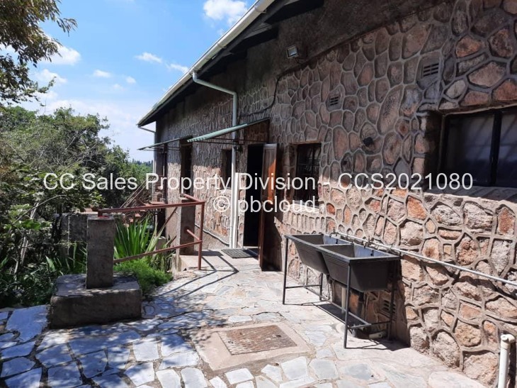 6 Bedroom House for Sale in Lochview, Bulawayo