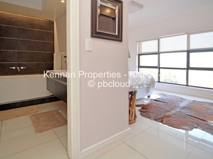 Flat/Apartment for Sale in Sandton, Johannesburg