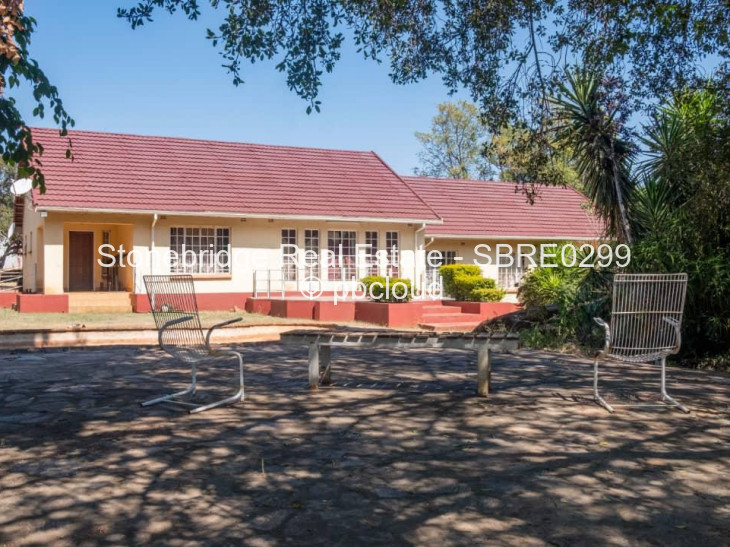 4 Bedroom House for Sale in Matsheumhlope, Bulawayo