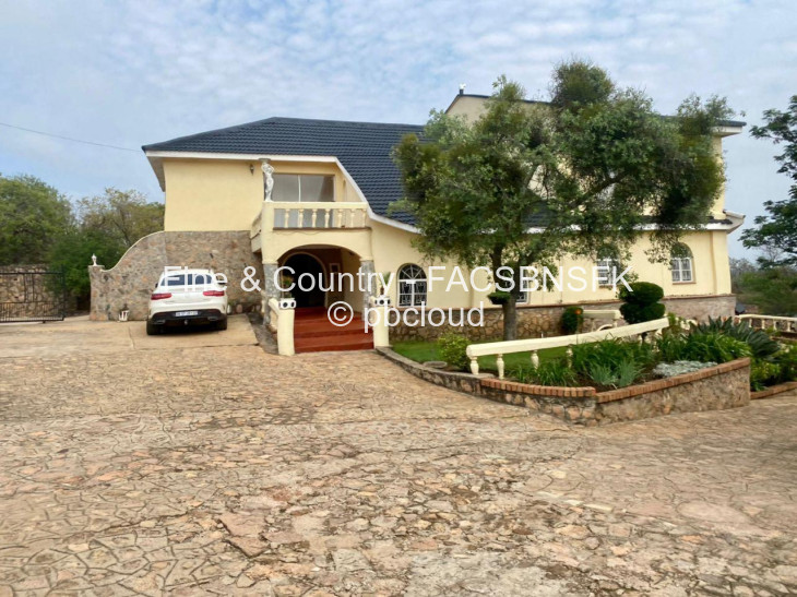 6 Bedroom House for Sale in Burnside, Bulawayo