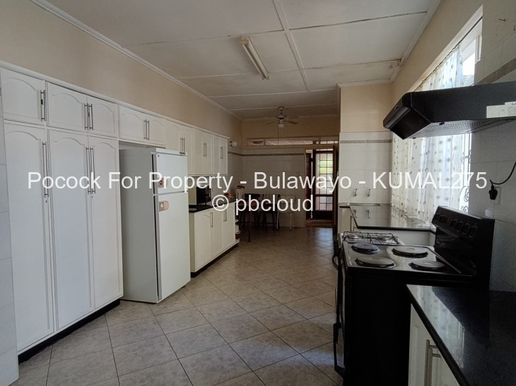 7 Bedroom House for Sale in Kumalo, Bulawayo