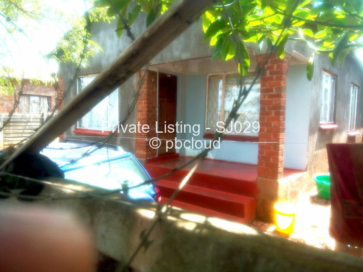 6 Bedroom House for Sale in Hatcliffe, Harare