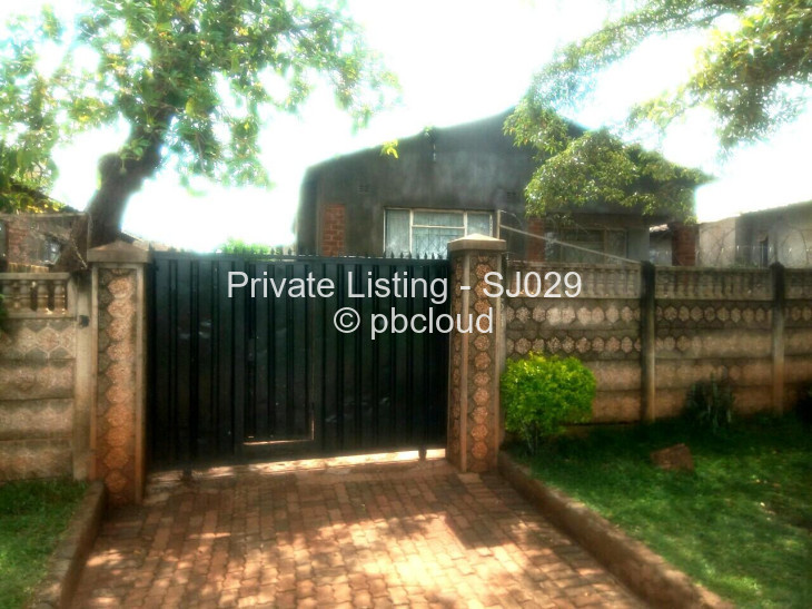 6 Bedroom House for Sale in Hatcliffe, Harare