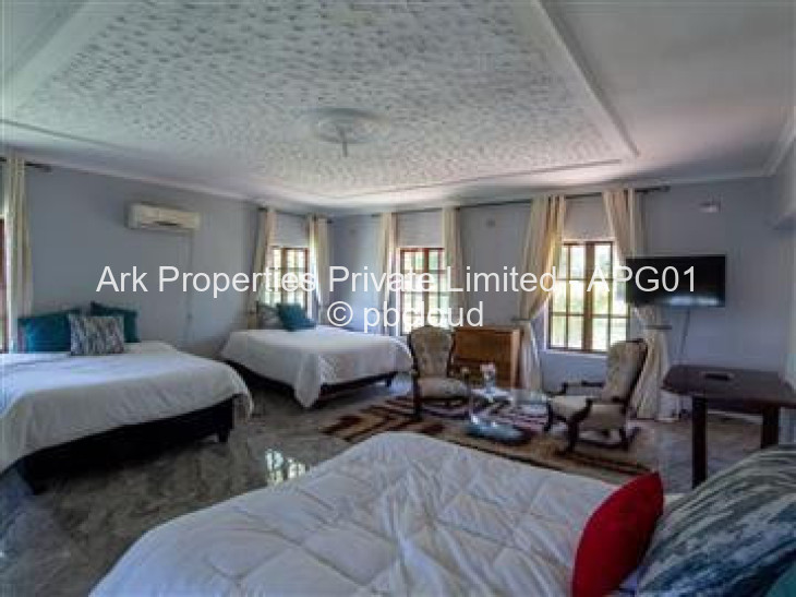 6 Bedroom House for Sale in Hogerty Hill, Harare