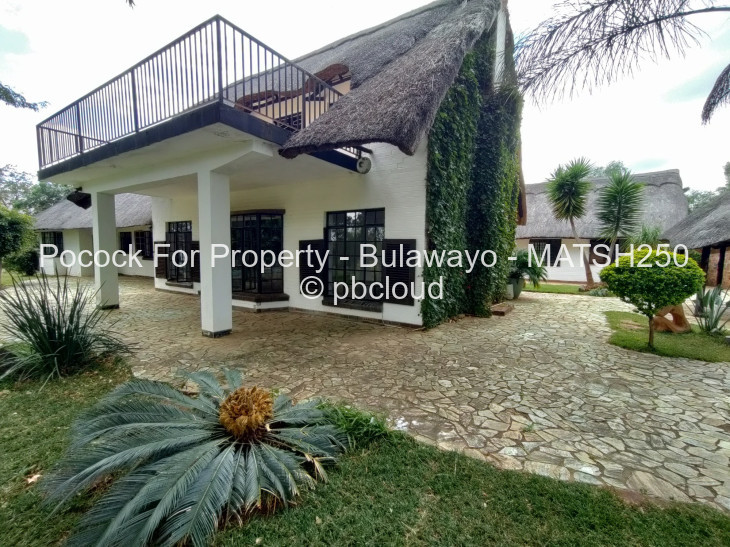 5 Bedroom House for Sale in Matsheumhlope, Bulawayo