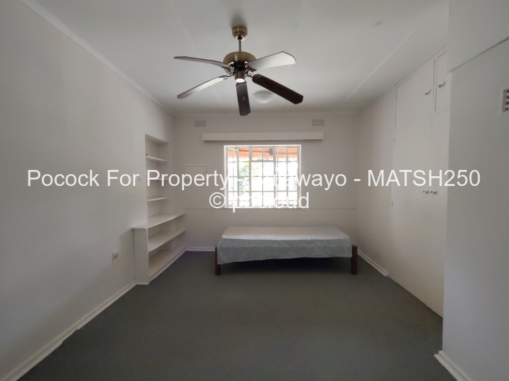 5 Bedroom House for Sale in Matsheumhlope, Bulawayo
