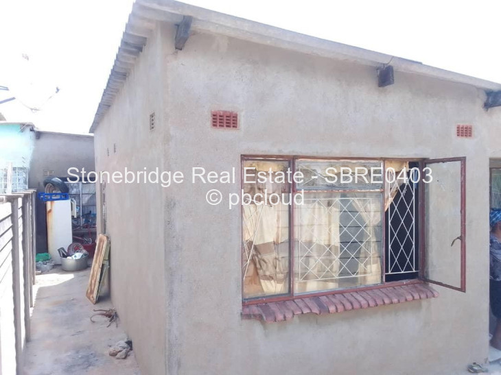 4 Bedroom House for Sale in Magwegwe, Bulawayo
