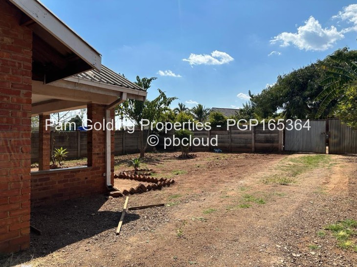4 Bedroom House for Sale in Mahatshula, Bulawayo