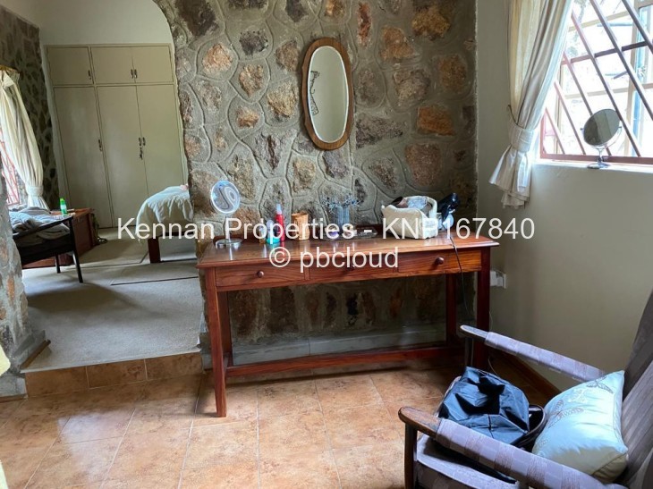 6 Bedroom House for Sale in Lochview, Bulawayo