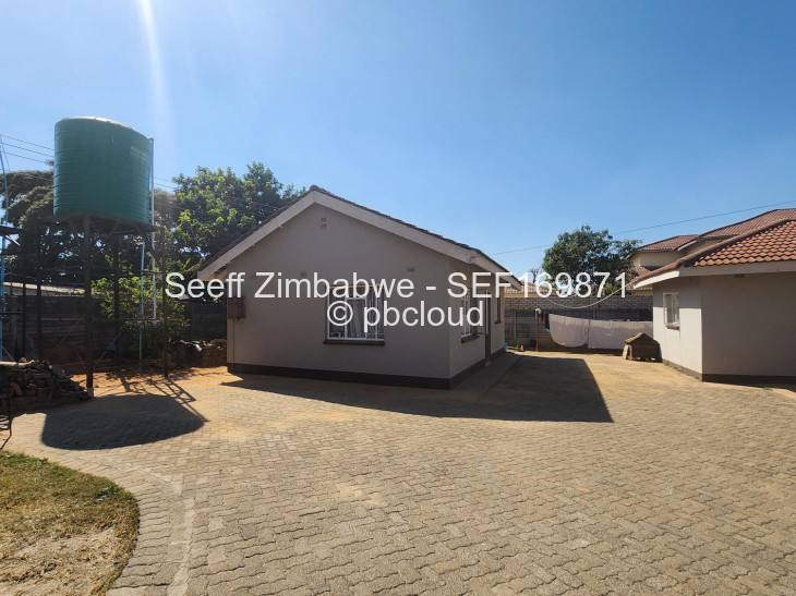 6 Bedroom House for Sale in Zimre Park, Harare
