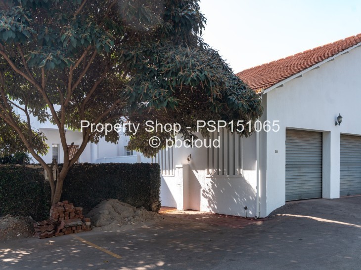 Townhouse/Complex/Cluster to Rent in Highlands, Harare