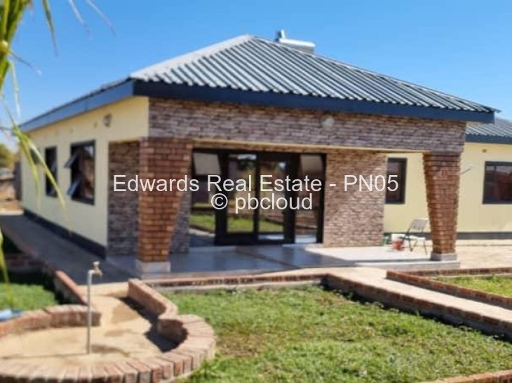 Townhouse/Complex/Cluster for Sale in Daylesford, Gweru