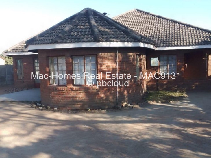 5 Bedroom House for Sale in Mainway Meadows, Harare