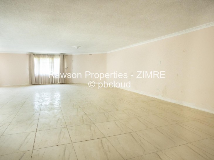 6 Bedroom House for Sale in Zimre Park, Harare