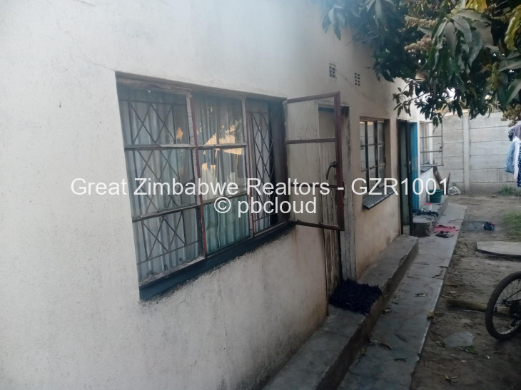5 Bedroom House for Sale in Highfield, Harare