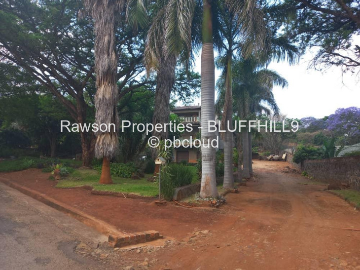 8 Bedroom House for Sale in Bluff Hill, Harare
