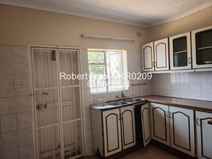 5 Bedroom House to Rent in Borrowdale West, Harare