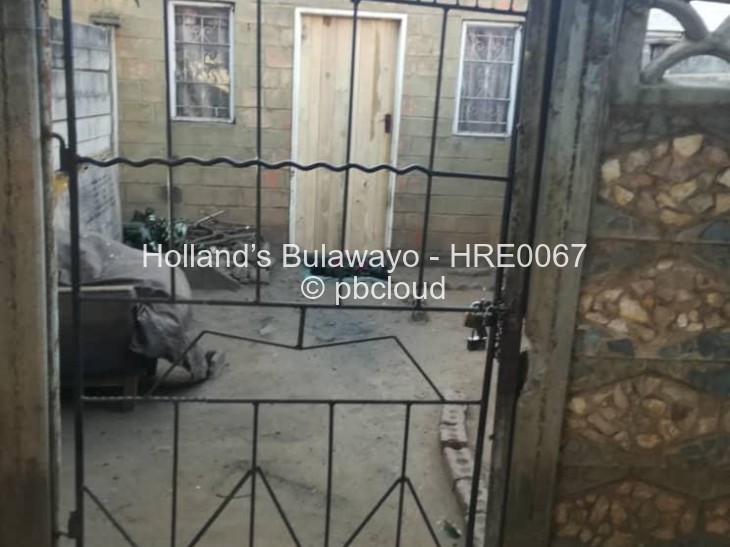 1 Bedroom House for Sale in Makokoba, Bulawayo