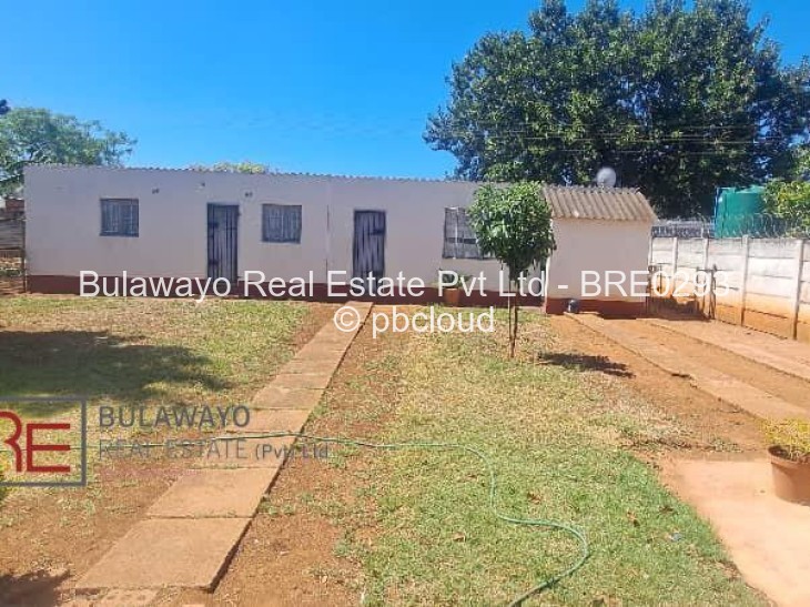 4 Bedroom House for Sale in Ilanda, Bulawayo