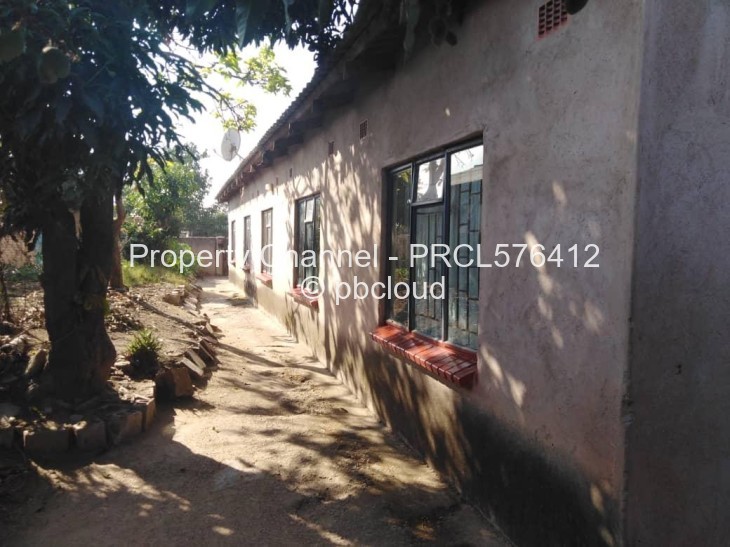6 Bedroom House for Sale in Chitungwiza, Chitungwiza