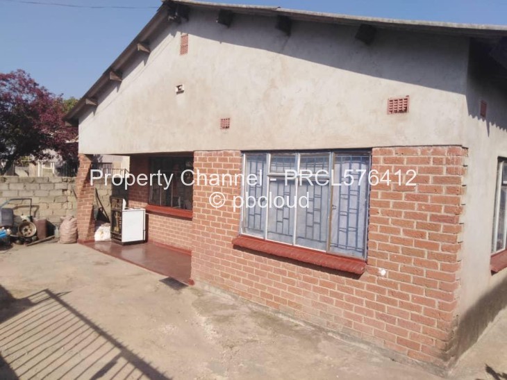 6 Bedroom House for Sale in Chitungwiza, Chitungwiza