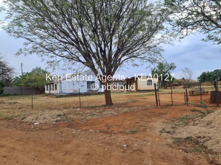 Stand for Sale in Plumtree, Plumtree