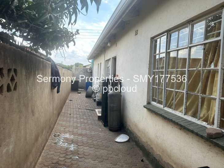 4 Bedroom House for Sale in Budiriro, Harare