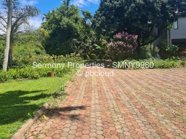 4 Bedroom House for Sale in Lake Chivero, Lake Chivero