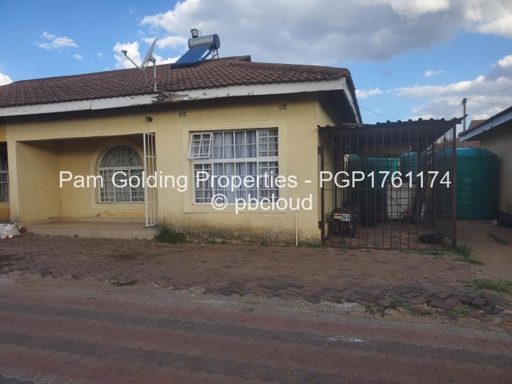 2 Bedroom Cottage/Garden Flat for Sale in Meyrick Park, Harare