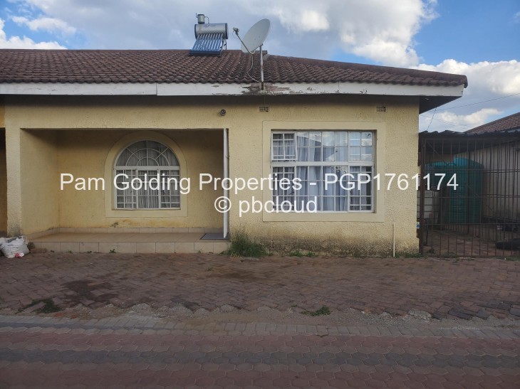 2 Bedroom Cottage/Garden Flat for Sale in Meyrick Park, Harare