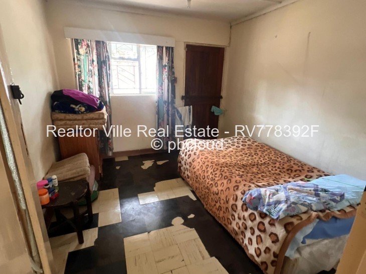 6 Bedroom House for Sale in Waterfalls, Harare