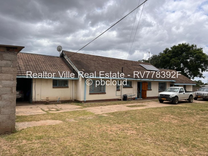 6 Bedroom House for Sale in Waterfalls, Harare