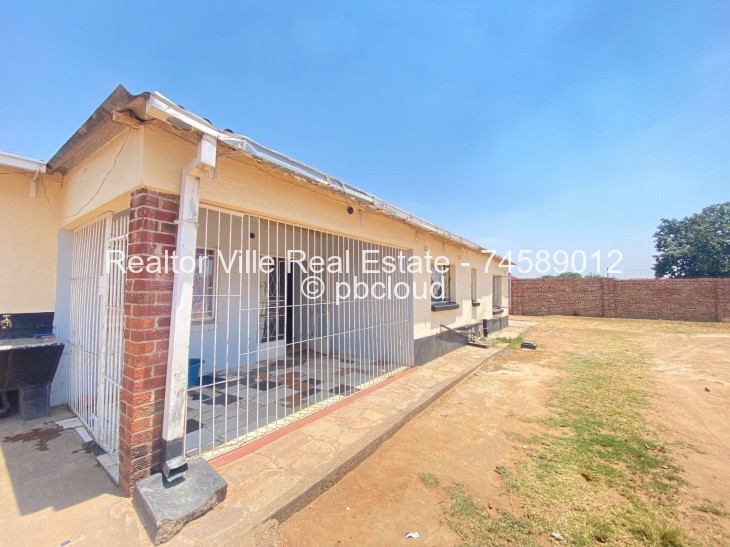 7 Bedroom House for Sale in Waterfalls, Harare
