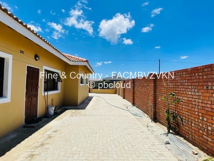 5 Bedroom House for Sale in Mabvazuva Estates, Ruwa