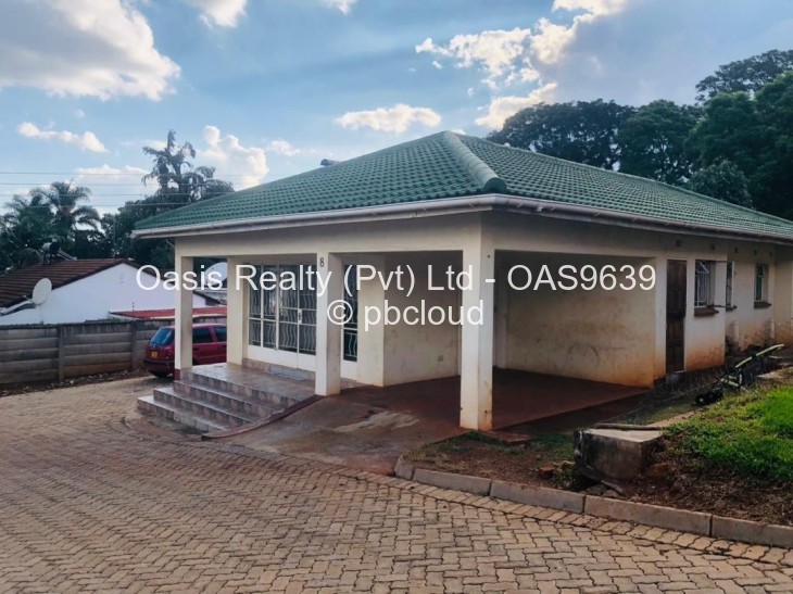 Townhouse/Complex/Cluster for Sale in Kamfinsa, Harare