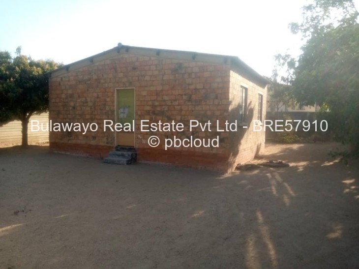 1 Bedroom House for Sale in Emakhandeni, Bulawayo
