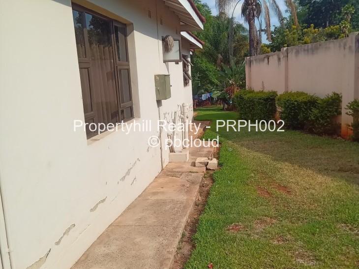 6 Bedroom House for Sale in Borrowdale, Harare