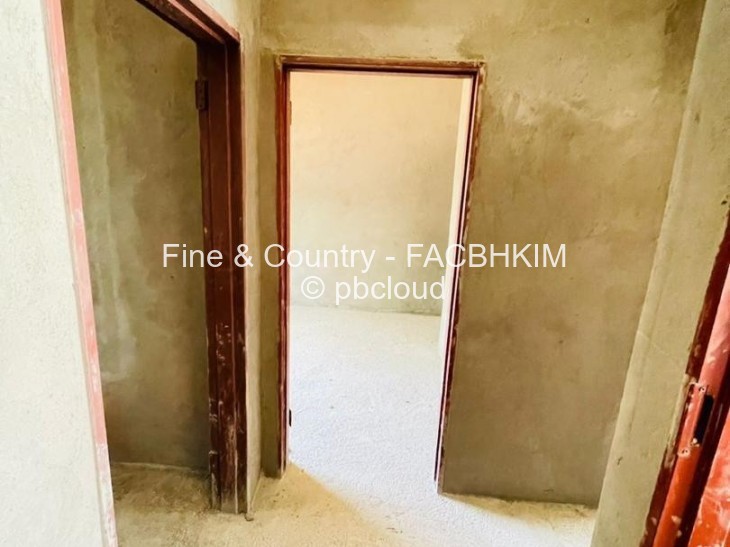 3 Bedroom Cottage/Garden Flat for Sale in Bluff Hill, Harare