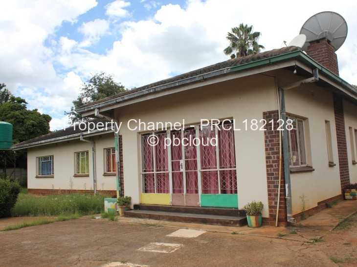 5 Bedroom House for Sale in Bluff Hill, Harare