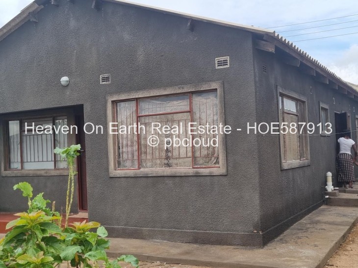 44 Bedroom House for Sale in Chitungwiza, Chitungwiza