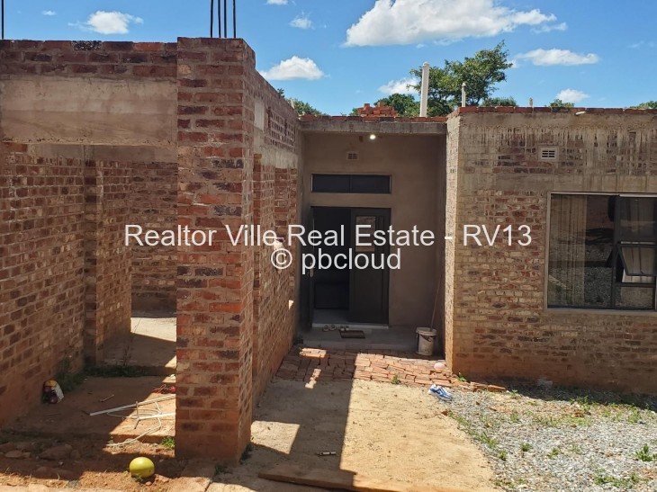 6 Bedroom House for Sale in Carrick Creagh Estate, Harare