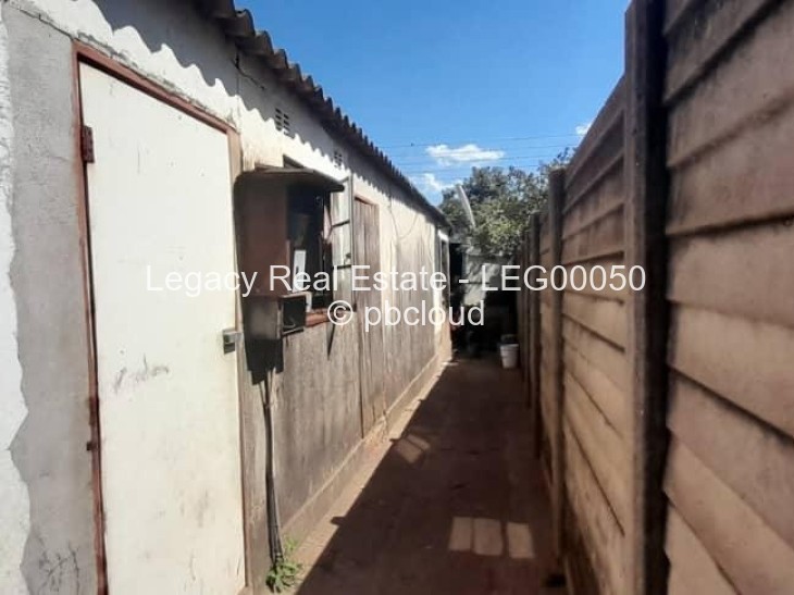 House for Sale in Kambuzuma, Harare