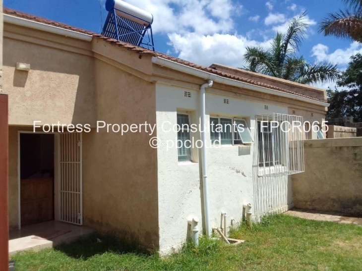 Townhouse/Complex/Cluster to Rent in Bluff Hill, Harare
