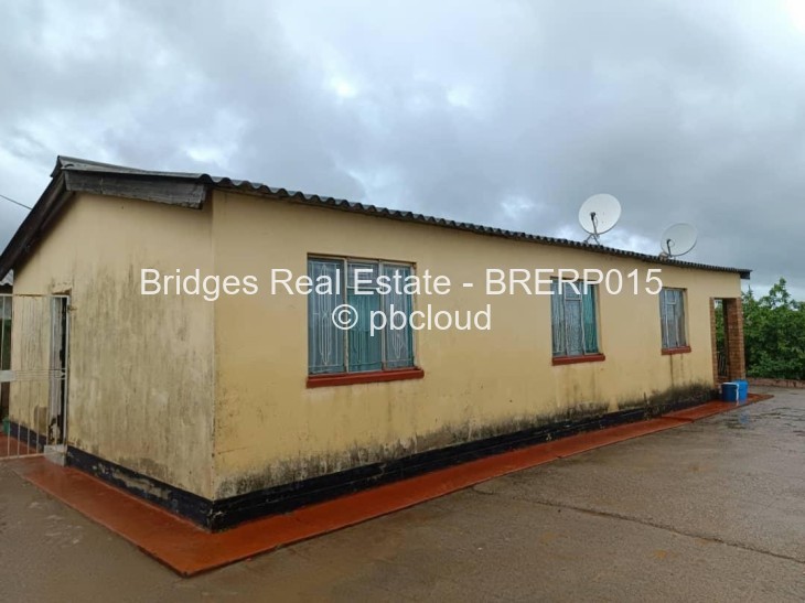 4 Bedroom House for Sale in Cowdray Park, Bulawayo