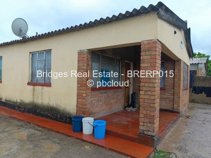 4 Bedroom House for Sale in Cowdray Park, Bulawayo