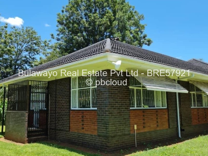 4 Bedroom House for Sale in Kumalo, Bulawayo