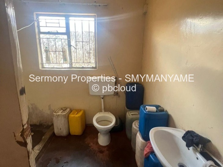 4 Bedroom House for Sale in Chitungwiza, Chitungwiza
