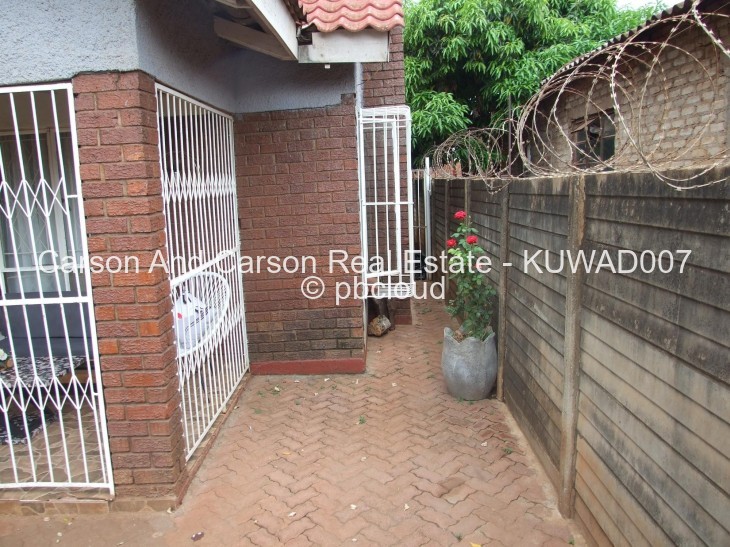 5 Bedroom House for Sale in Kuwadzana, Harare