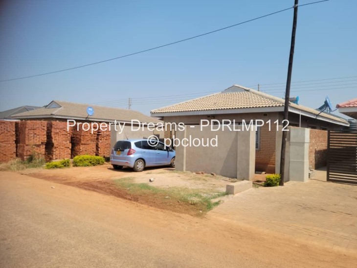 Townhouse/Complex/Cluster for Sale in Aspindale Park, Harare