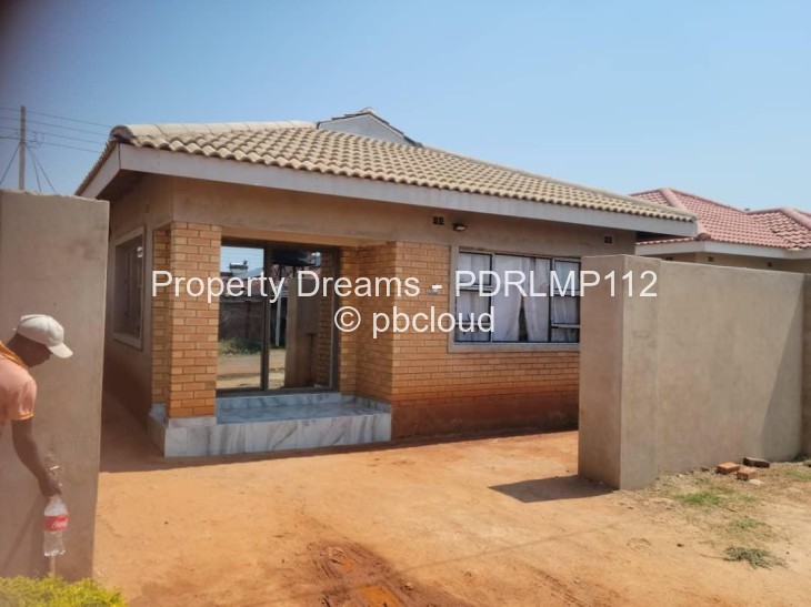 Townhouse/Complex/Cluster for Sale in Aspindale Park, Harare